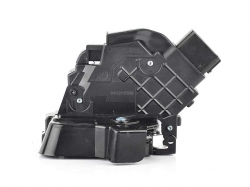 Priekšējas durvju slēdzene no Ford Focus (2004-2008), labā pusē ― AUTOERA.LV