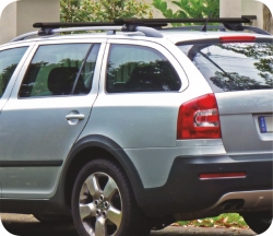 Jumta bagāžnieks melns (reilingiem), aizslēdzams universāls, 135cm ― AUTOERA.LV