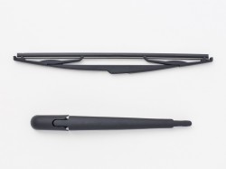 Aizmugurēja logu tīrītāja svira ar slotiņu  ― AUTOERA.LV