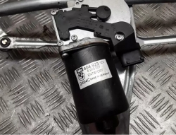 Priekšējais logu tīrītāja motors no BMW X5 E53 (2003-2006) ― AUTOERA.LV