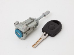 Priekšējaы durvju slēdzene VW Passat B5+ (2000-2003) , kreisa puse ― AUTOERA.LV