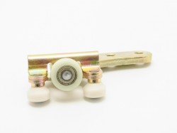 Bīdāmo durvju rullītis apakšas ar īso kāju VW T4 (1990-2003), laba pusē ― AUTOERA.LV