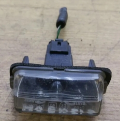 Numura apgaismotājs Toyota Avensis (2009-2016), kreisa pusē ― AUTOERA.LV