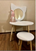 Детский Стол и стульчик из натурального дерева  с зеркалом (крепиться отдельно)